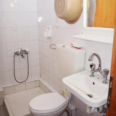 Ainalis Apartment *